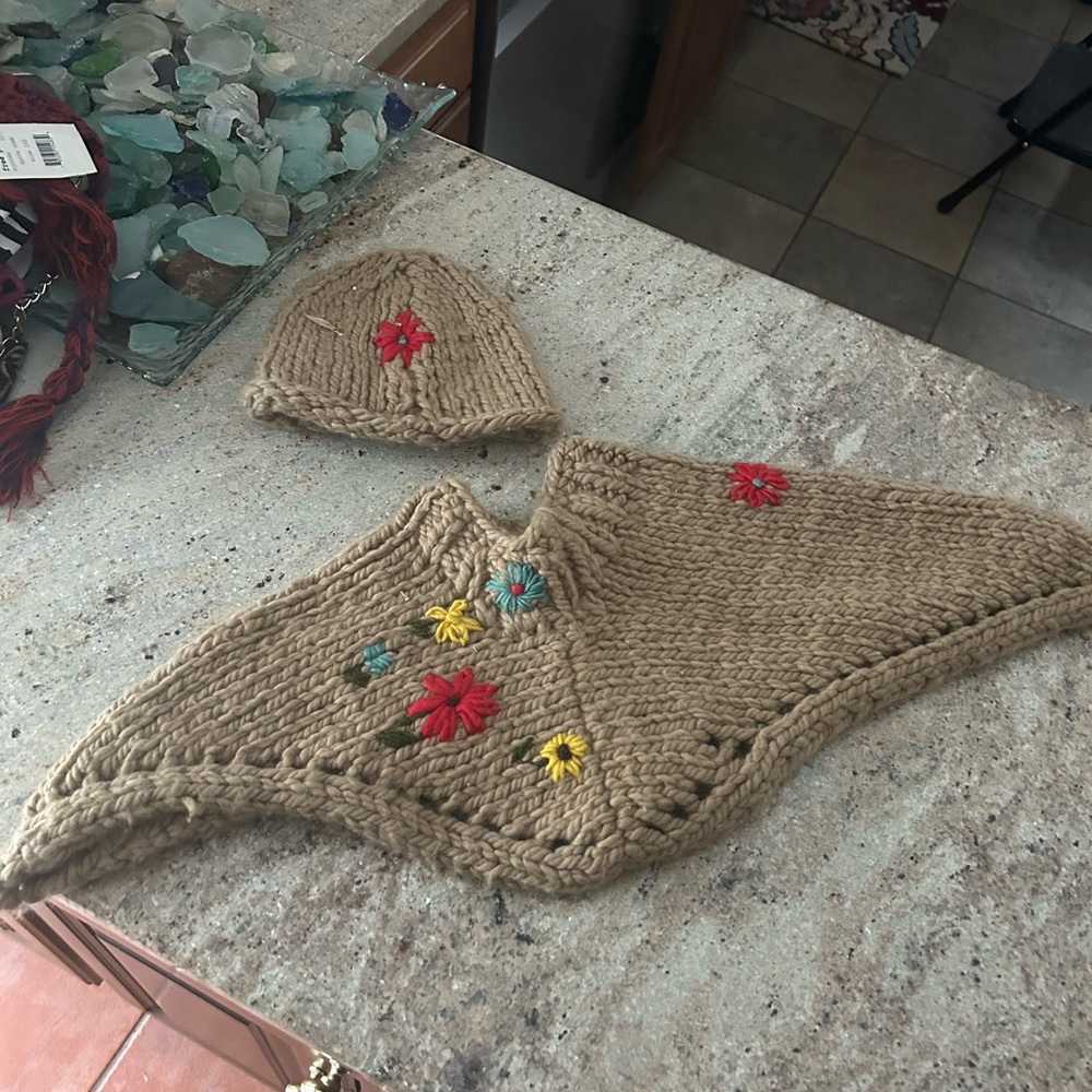 Handmade Knit Scarf and Hat Set with Floral Embroidery flowers - Picture 7 of 14